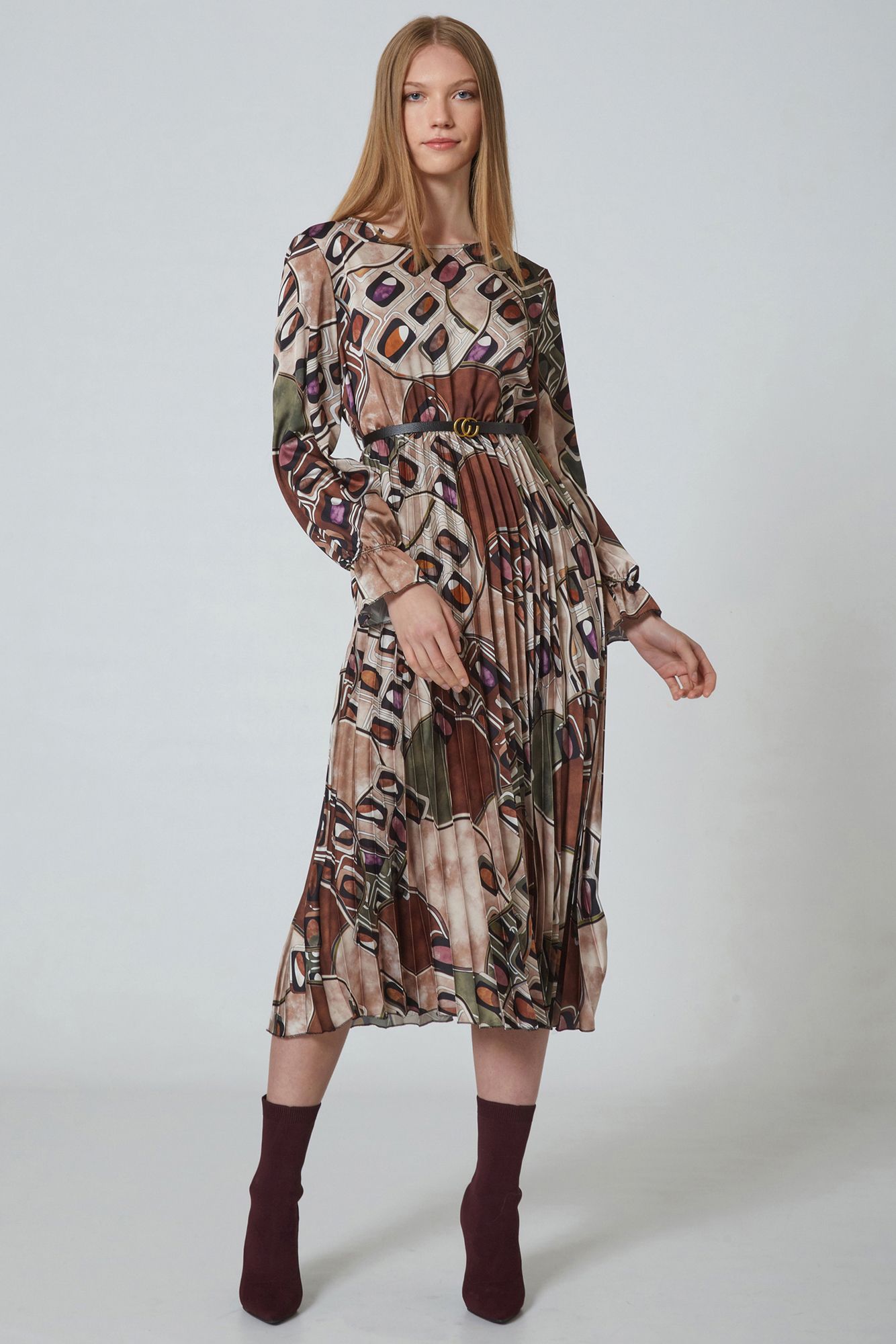 Pleated printed dress with belt